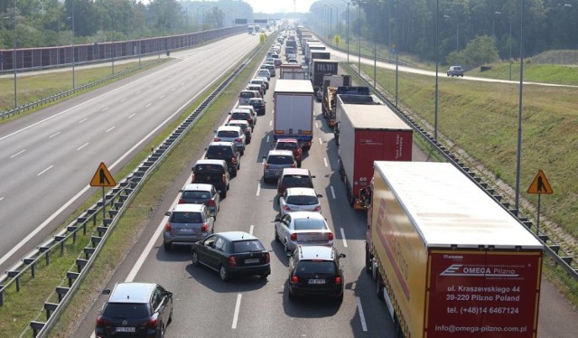 Wypadek na autostradzie A4 spowodował gigantyczne korki w stronę Katowic