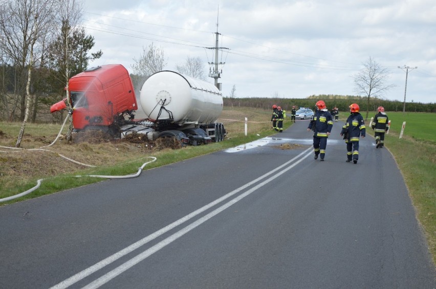 Cysterna w rowie koło Bielska