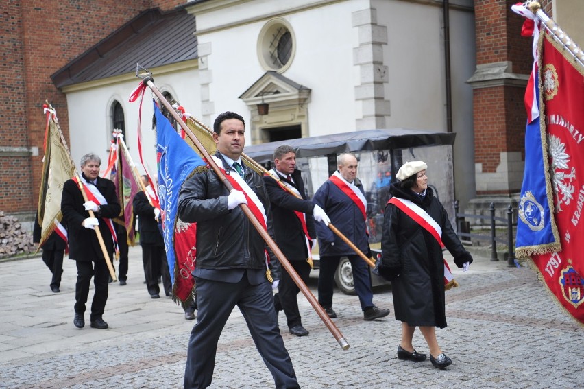 Kraków - święto miasta. Flagi, medale, kwiaty, msza za mieszkańców