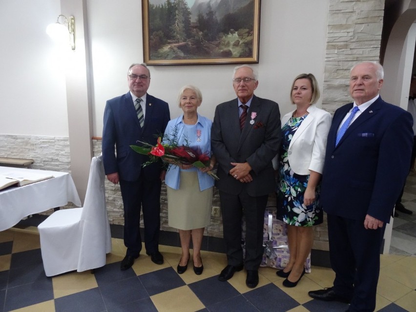 Grodzisk: wręczenie medali na 50-lecie małżeństwa FOTO