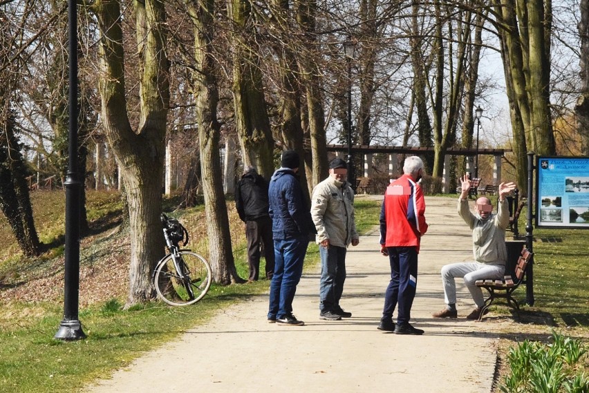 Kloszardzi w sycowskim parku. Taki widok, to wielka antywizytówka dla miasta (AKTUALIZACJA)