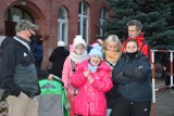 Niepełnosprawne dzieci z Żagania przywitały Mikołajów w niezwykłych autach!