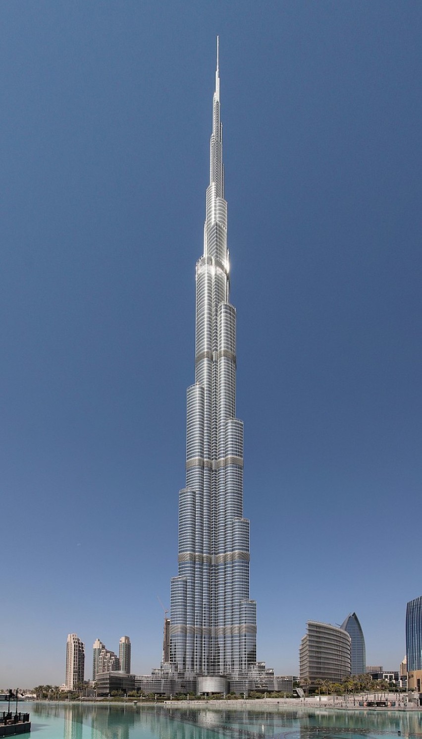 Budowa Burj Khalifa zakończyła się 16 sierpnia 2009 roku....