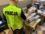 Policjanci w Pszczynie zatrzymali 47-latka, który handlował nielegalnymi papierosami. O dalszym losie mężczyzny zadecyduje sąd