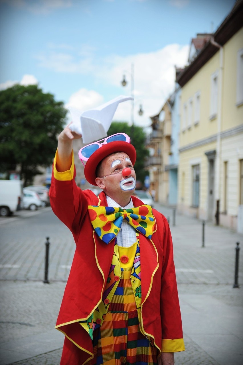 Urodzinowy klaun dla burmistrza Kołacińskiego