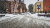 Kierowcy się skarżą: fatalnie jeździ się po Lesznie. Jak wyglądają drogi w mieście pod koniec dnia? Śnieg, lód i boto [ZDJĘCIA]