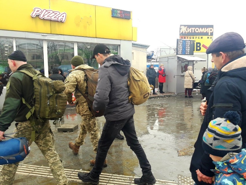 Wybuchy we Lwowie! Rano zawyły syreny, celem ataku był zakład przy lotnisku. W pobliżu są bloki mieszkalne