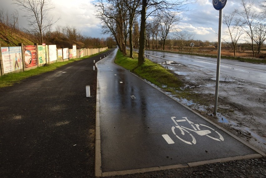 Dojedziemy już nową ścieżką rowerową do starego mostu w...