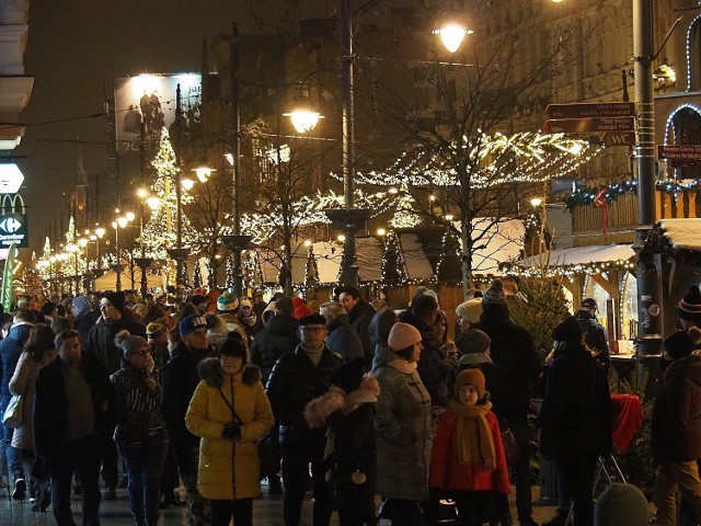 Łódź: Jarmark bożonarodzeniowy na Piotrkowskiej - 27 listopada 2021
