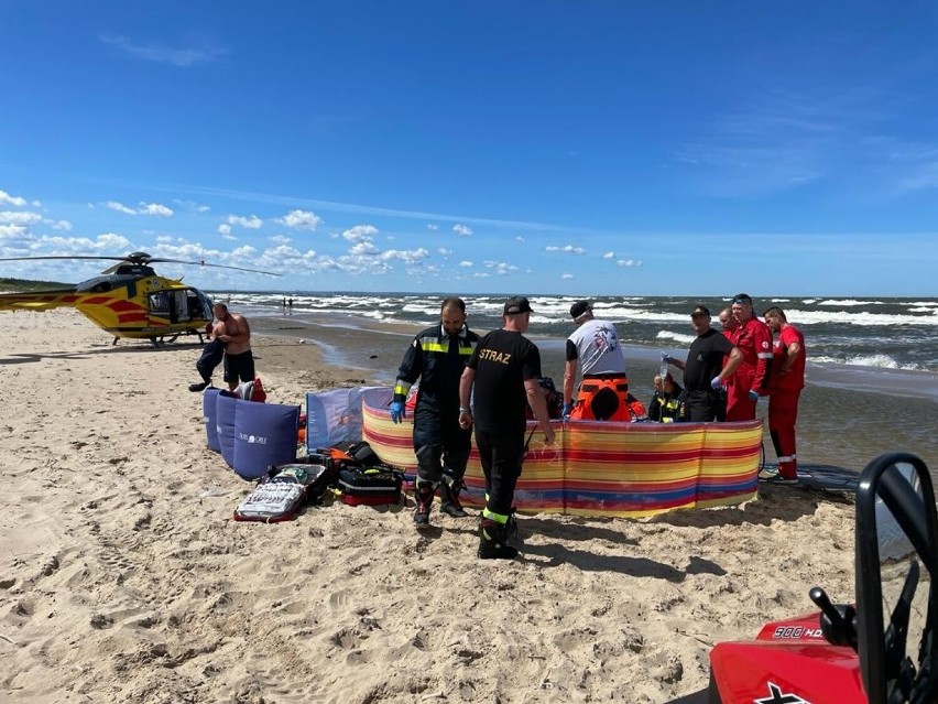 Udana akcja ratunkowa na Wyspie Sobieszewskiej. Kobieta topiła się i konieczna była reanimacja. Na plaży musiał lądować śmigłowiec LPR