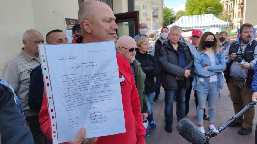 Protest kupców w Piotrkowie. Taczka czekała pod halą...