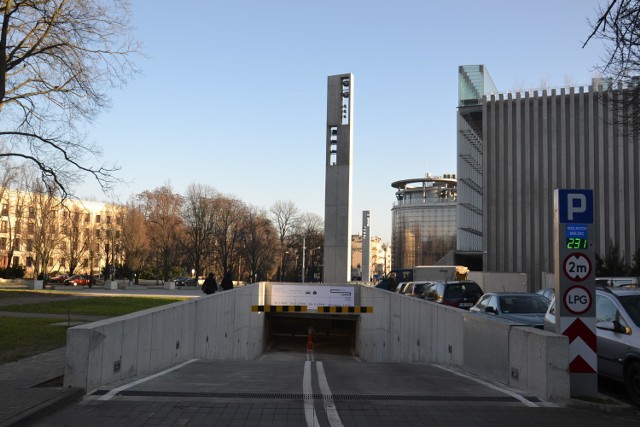 Parking podziemny pod CSK w Lublinie już działa