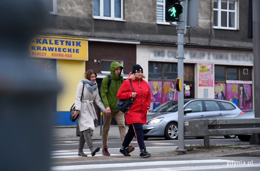 Nowe przejście dla pieszych na ul. Śląskiej. "Zebra" powstała jako projekt zgłoszony do gdyńskiego Budżetu Obywatelskiego ZDJĘCIA