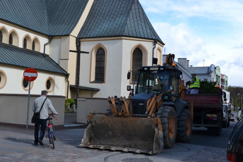 Człuchów. Miasto postanowiło zlikwidować gazony na deptaku - mieszkańcy zaprotestowali