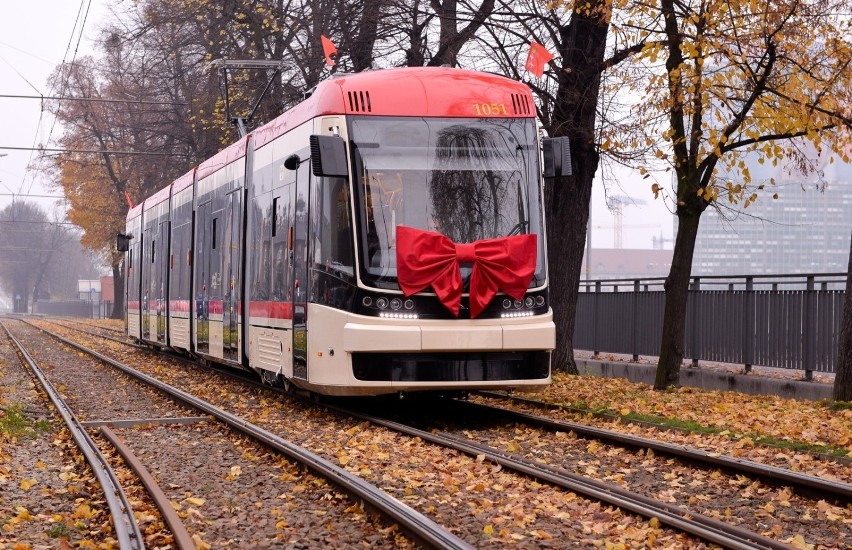 Nowe tramwaje jadą do Gdańska i dojechać nie mogą 