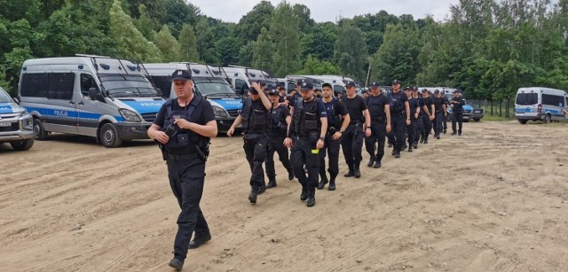 Grzegorz Zgrzebnicki żywy bądź martwy szukany jest od 5 lat.Jeśli żyje, może wyglądać tak jak na zdjęciach na końcu galerii. 