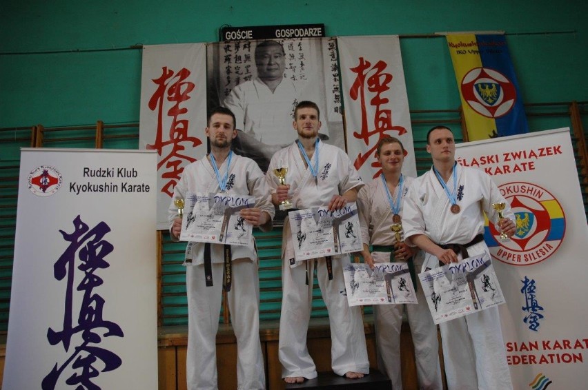 DG: trzy medale dla dąbrowskich karateków FOTO]