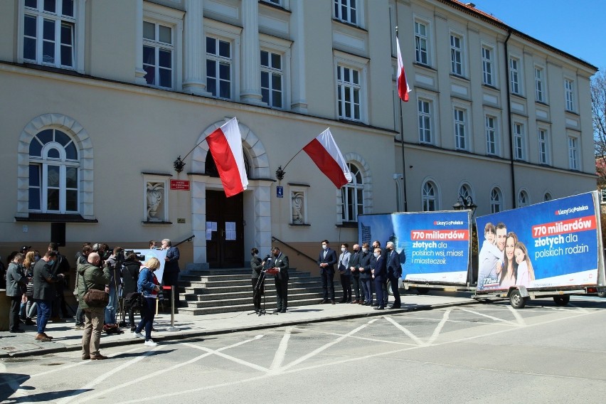 Unijne pieniądze dla Polski: PiS apeluje do posłów opozycji  