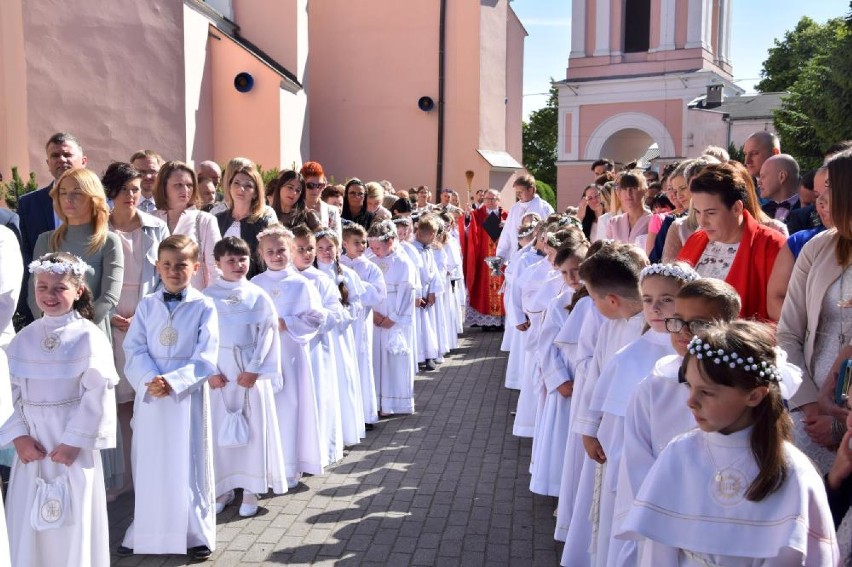 Komunia w Chodzieży: W parafii św. Floriana sakrament przyjęła druga grupa dzieci [FOTO]