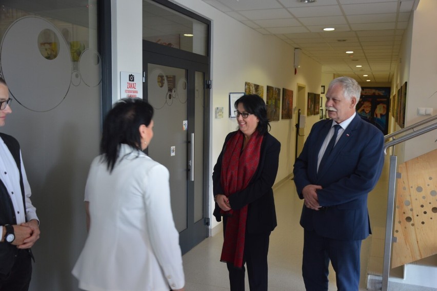 Minister Czerwińska zawitała do każdej z grup ośrodka