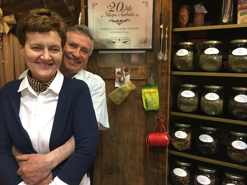 Zbigniew i Stefania Jastrzębscy prowadzą sklep z herbatami w...