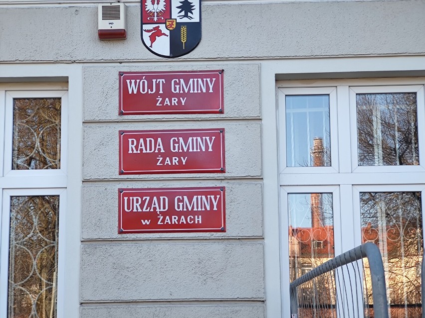 Remontują wejście do Urzędu Gminy. Będzie podjazd dla niepełnosprawnych