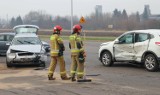 Zderzenie nissana z audi na obwodnicy Przemyśla. Do szpitala trafił 41-letni mężczyzna [ZDJĘCIA, WIDEO]