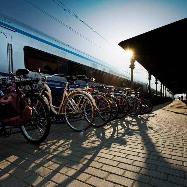 W pociągach PKP Intercity rowery można przewozić w wyznaczonych do tego miejscach