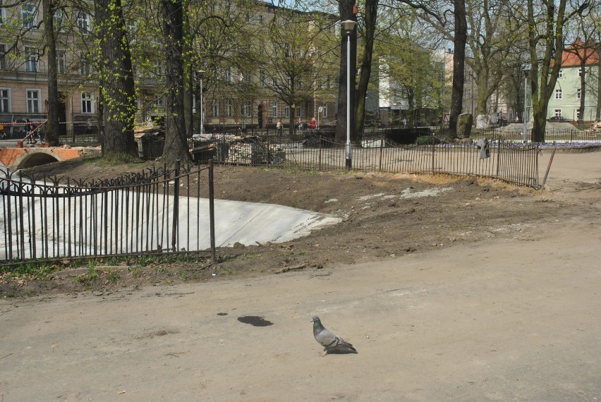 Plac Kościuszki w Lesznie - rewitalizacja ma zakończyć się w czerwcu [FOTO]