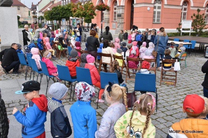 Ogólnopolski Dzień Głośnego Czytania w Grodkowie.