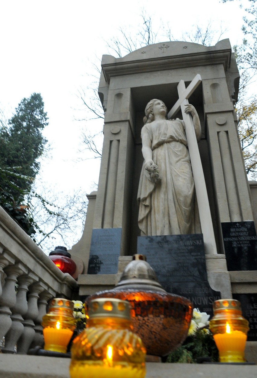 Cmentarz Rakowicki w jesiennej odsłonie