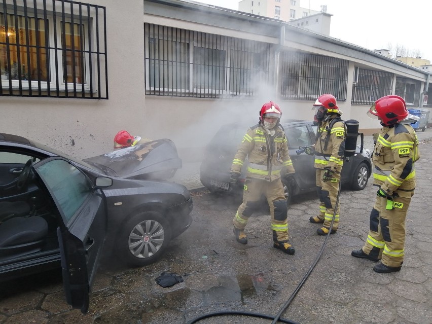 Pożar samochodu na ul. Kazimierza Wielkiego w Piotrkowie....