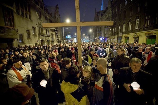 W 13 Ekumenicznej Drodze Krzyżowej udział wzięło tysiąc Łodzian.
