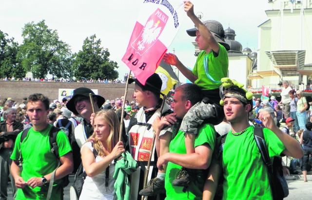 Pielgrzymi już prawie codziennie przychodzą do sanktuarium