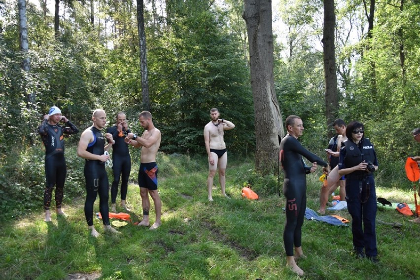 Dla Szymona Majewskiego przepłynęli Jezioro Grzymisławskie