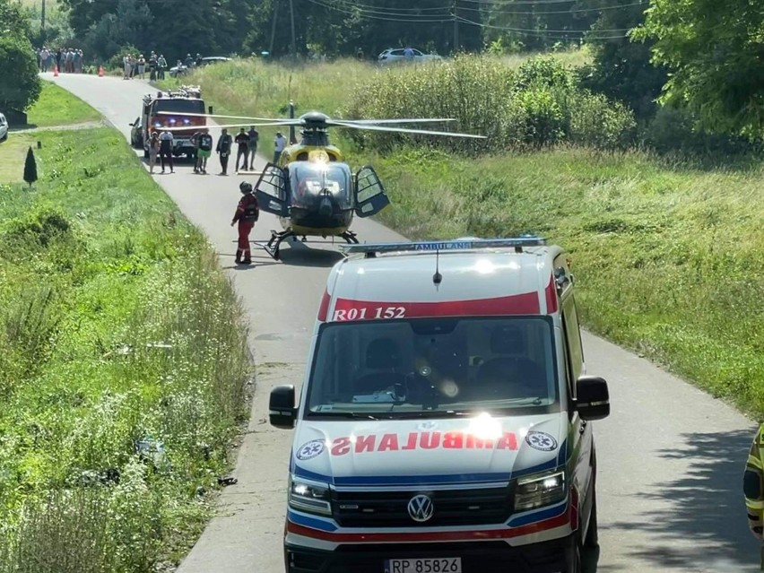 Brzuska. Motocyklista wypadł z drogi. Rannego mężczyznę zabrał LPR [ZDJĘCIA]