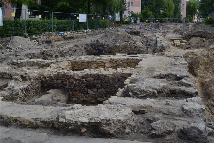 Częstochowa: Archeolodzy na sam koniec na Nadrzecznej znaleźli skarb [ZDJĘCIA]