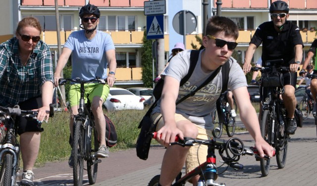 Z ronda Skalskiego w Grudziądzu w stronę Radzynia Chełmińskiego pojechało około sto osób.