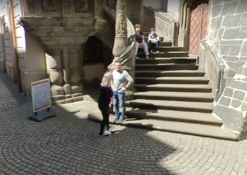 Stare Miasto w niemieckim Goerlitz okiem kamery Google Street View. Tłumy turystów i mieszkańców