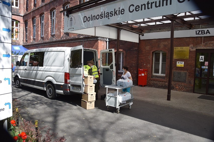 Zobacz, jak terytorialsi i podchorążowie z Dolnego Śląska pomagają w czasie epidemii (ZDJĘCIA)