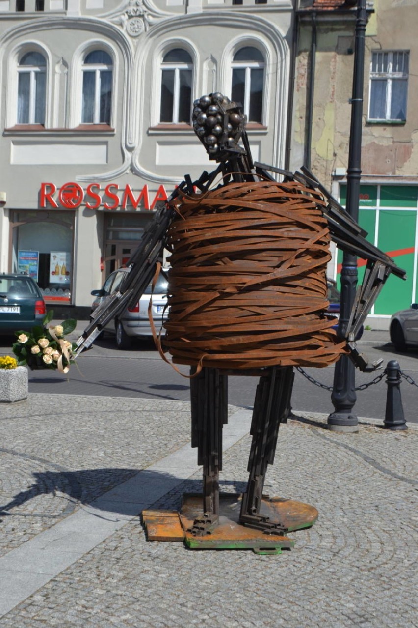 Rzeźby wykonane podczas jubileuszowego pleneru ,,Złom-art"...