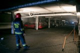 Kraków. Pożar na parkingu przy ul. Okulickiego: 34 pojazdy zostały uszkodzone [ZDJĘCIA]