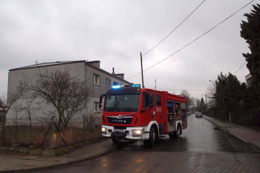 Interwencja straży pożarnej na ul. Zawadzkiego w Wieluniu [FOTO]