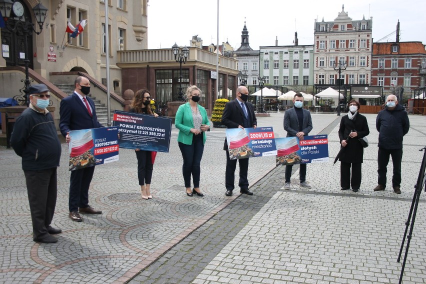 Posłowie PiS-u w Krotoszynie: „Te pieniądze są nam potrzebne, żeby wyjść z kryzysu" [ZDJĘCIA + FILM]