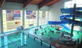 Interwencja policji na basenie w Brzesku. Do krytej pływalni z 4-letnim dzieckiem przyszła kompletnie pijana matka