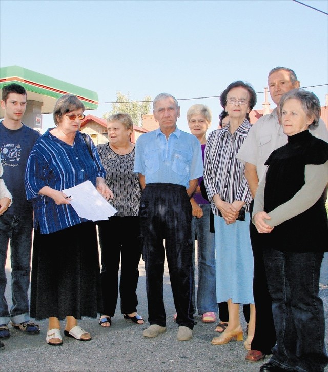 Mieszkańcy ulicy Krakowskiej w Zatorze zgodnie twierdzą, że opary zatruwają im życie