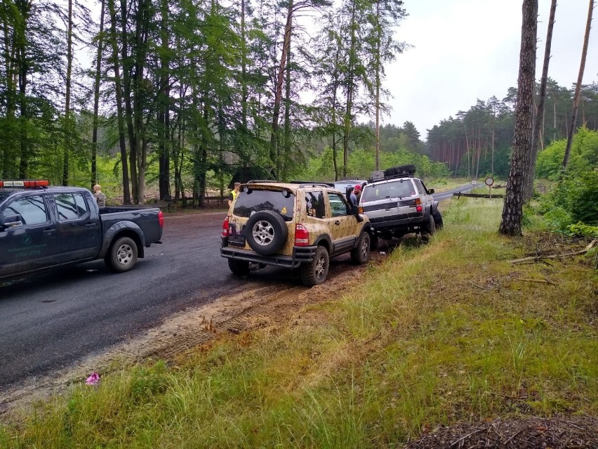 Uciekali przed służbami w lesie. Miłośnicy jazdy terenowej na celowniku akcji Cross-20