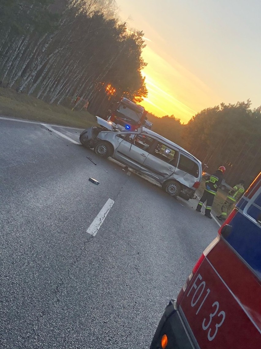 KROSNO ODRZAŃSKIE/GUBIN: Groźny wypadek na drodze krajowej w okolicach Gubina. Dzieci trafiły do szpitala