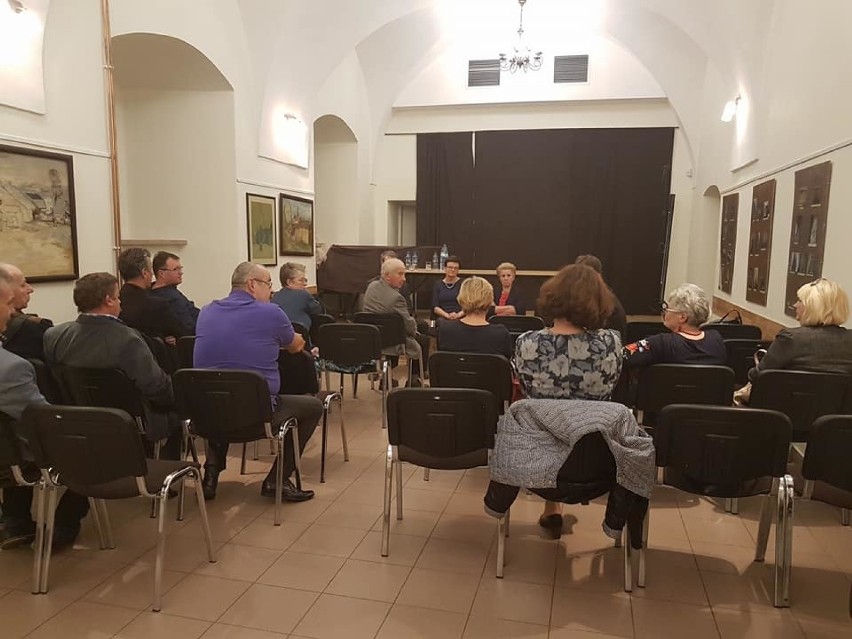 Parlamentarzyści Platformy Obywatelskiej odwiedzili Pińczów. Była żywa dyskusja