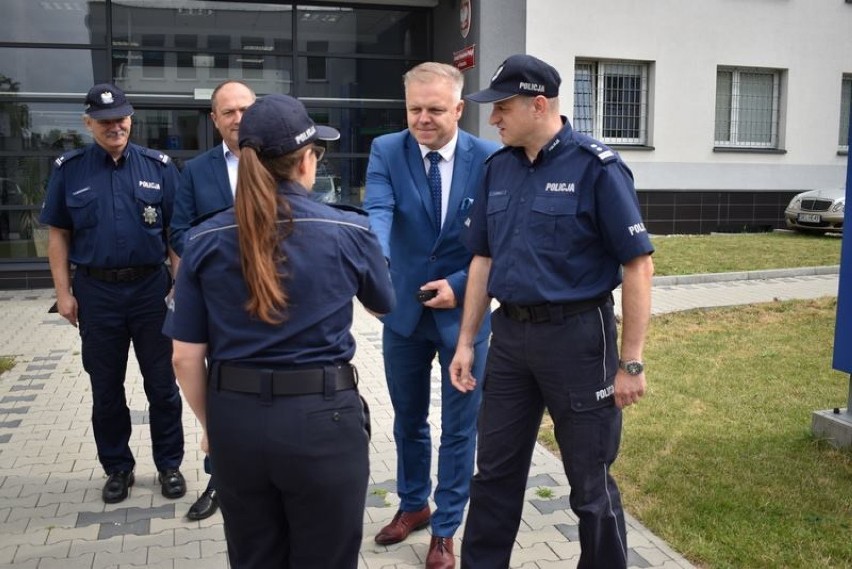 Dwa nowe radiowozy hybrydowe trafiły do kłobuckiej policji 